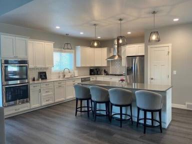 House  Detroit Lakes