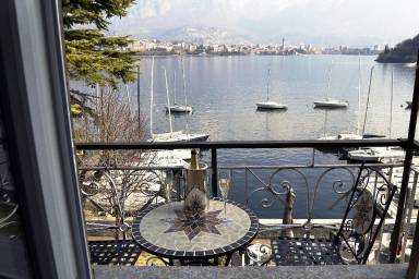 Modern und geschmackvoll eingerichtete Ferienwohnung mit Seeblick, direkt am Comer See gelegen
