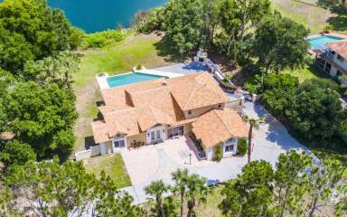 House  Groveland