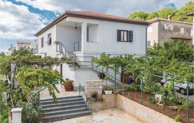 76 m² Ferienwohnung mit Terrasse ∙ Haustiere willkommen ∙ 4 Gäste ∙ 1 Schlafzimmer ∙ Pula, Istrien