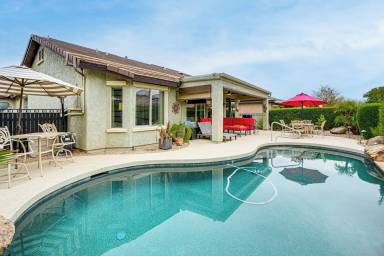 House with yard, jacuzzi & grill