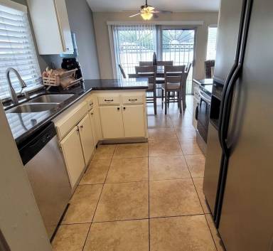 Lovely townhome with a relaxing room