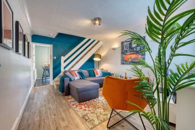 Holiday home with BBQ & garden