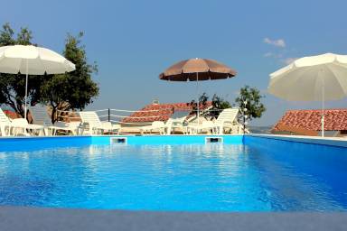 Wohnung mit Pool, Terrasse und Grill | Meerblick