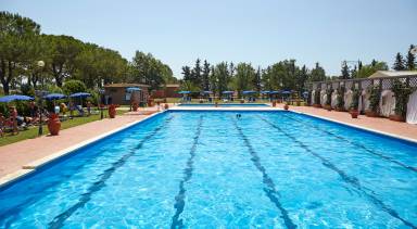 Ferienwohnung mit Pool und Garten
