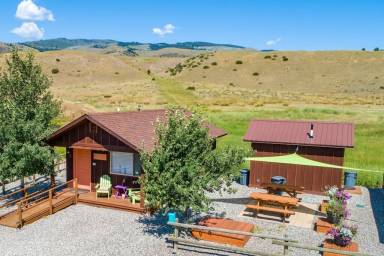 Cabin  Emigrant