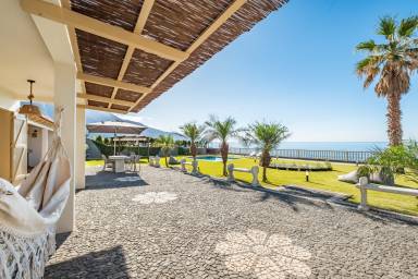 Fully equipped holiday home with terrace, garden & private pool
