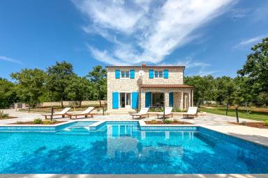 Ferienhaus mit Grill, Terrasse und privatem Pool