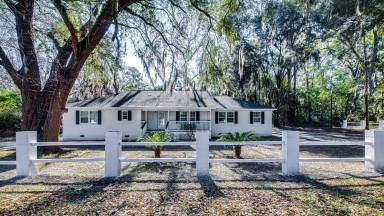 House Colonial Oaks