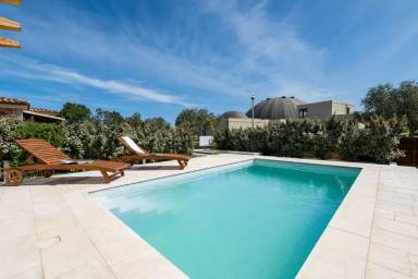 Ferienhaus mit Pool und Grill