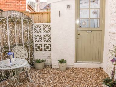 Cottage  Acton Round