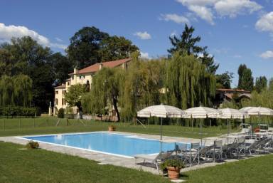 Charmantes Appartement in Selvatico mit Pool & Grill
