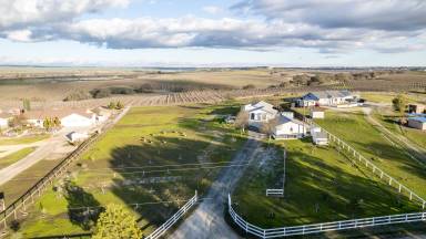 372 m² Farmhouse
