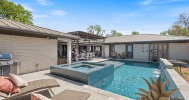 House  Horseshoe Bay