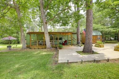 Cottage Lake Houston