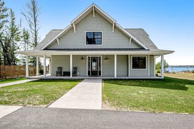 House  Sayner
