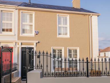 Family-friendly pleasant cottage with garden | Beach view