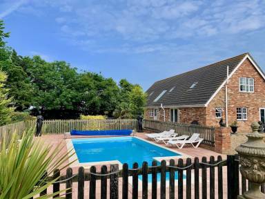 Cottage Pool Little Cawthorpe