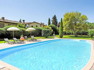 Apartment mit Pool, Garten und Grill