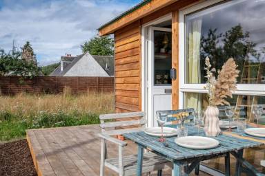 Cabin with terrace, garden & hot tub