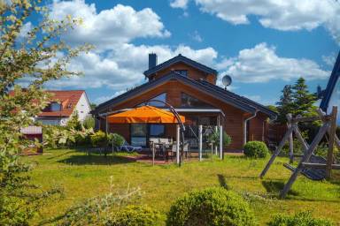 Ferienhaus mit eingezäuntem Garten für 8 Gäste mit Hund  in Zempin auf Usedom