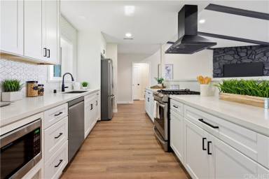 Hus  Woodland Hills