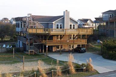 353 m² House