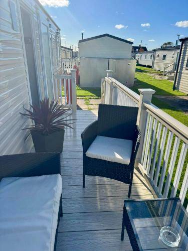 Chalet with yard & patio | Pet-friendly — photo 3