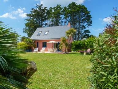 Ferienhaus mit eingezäuntem Grundstück für 4 Gäste mit Hund in Penmarch, Bretagne