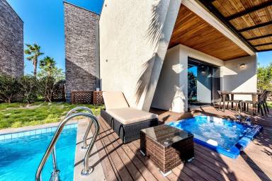 Acogedor aparthotel con barbacoa, piscina privada y jardín | Vistas a la montaña
