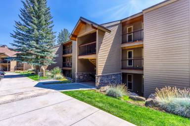 Condo Pool Deschutes River Woods