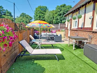 Family-friendly cottage with garden | River view | Pets allowed