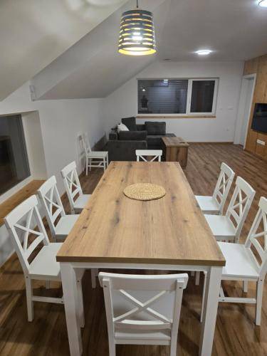 Apartma Dobeno