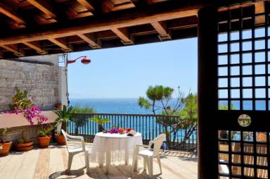 Case vacanza a Santa Teresa di Riva, relax sul Mar Ionio - HomeToGo