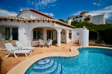 Exquisita villa totalmente equipada con terraza, jardín y piscina privada