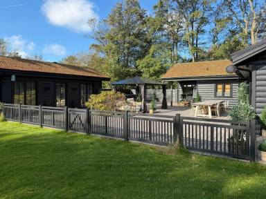 Ferienhaus mit Terrasse, Grill und Garten