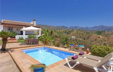 Agradable villa apropiada para familias con terraza, piscina privada y barbacoa | Vistas al mar