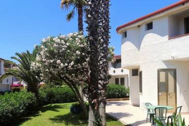 Splendido resort accogliente e familiare con terrazza, giardino e piscina | Vista sul giardino | Accanto alla spiaggia