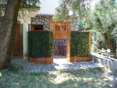 65 m² Strandnahe Ferienwohnung mit Garten ∙ 4 Gäste mit Hund ∙ 1 Schlafzimmer ∙ Pisciotta, Italien  