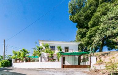 Casa vacacional con piscina privada, terraza y barbacoa