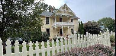House Pet-friendly West Asheville
