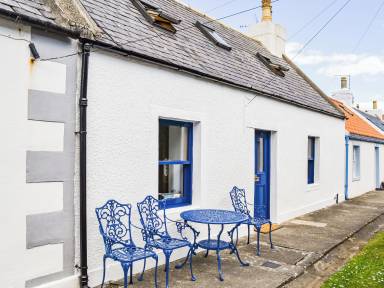 Cottage with garden | Lake view
