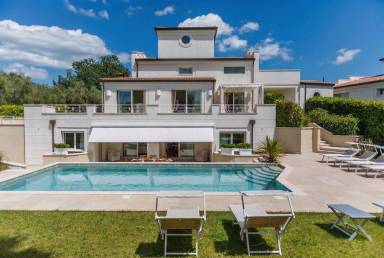 Kinderfreundliche weiträumige Villa mit privatem Pool, Garten und Grill | Poolblick | Haustierfreundlich