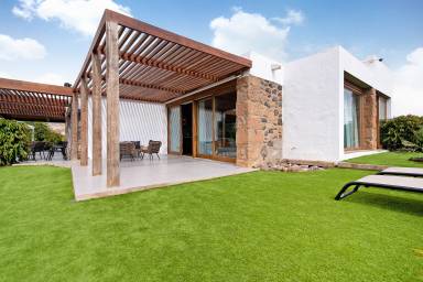 House with garden, fast internet & heated pool | Garden view | Good for workation