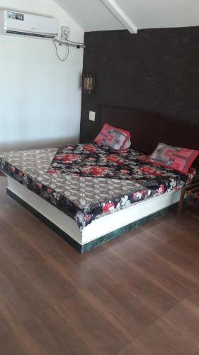Bed and breakfast  Bhogave Beach