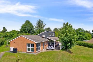 Ferienhaus mit Whirlpool, privatem Pool und Grill