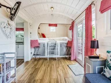 Holiday Cabins in Cowbridge - HomeToGo