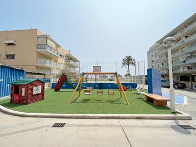 Magnífico apartamento vacacional apta para familias con terraza y jardín | Cerca de la playa