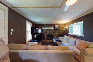 House Pet-friendly Montgomery Center