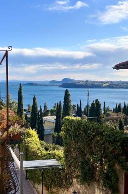 Airbnb  Gardone Riviera